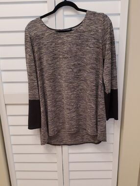 Max Edition Marled Gray Long Sleeve Knit Top with Black Cuff Detail